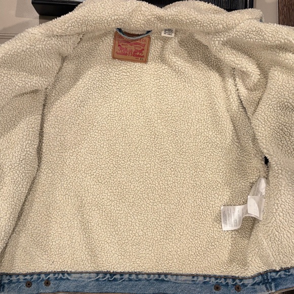 Levi's Blue Denim Jacket with Sherpa Lining - Picture 3 of 5